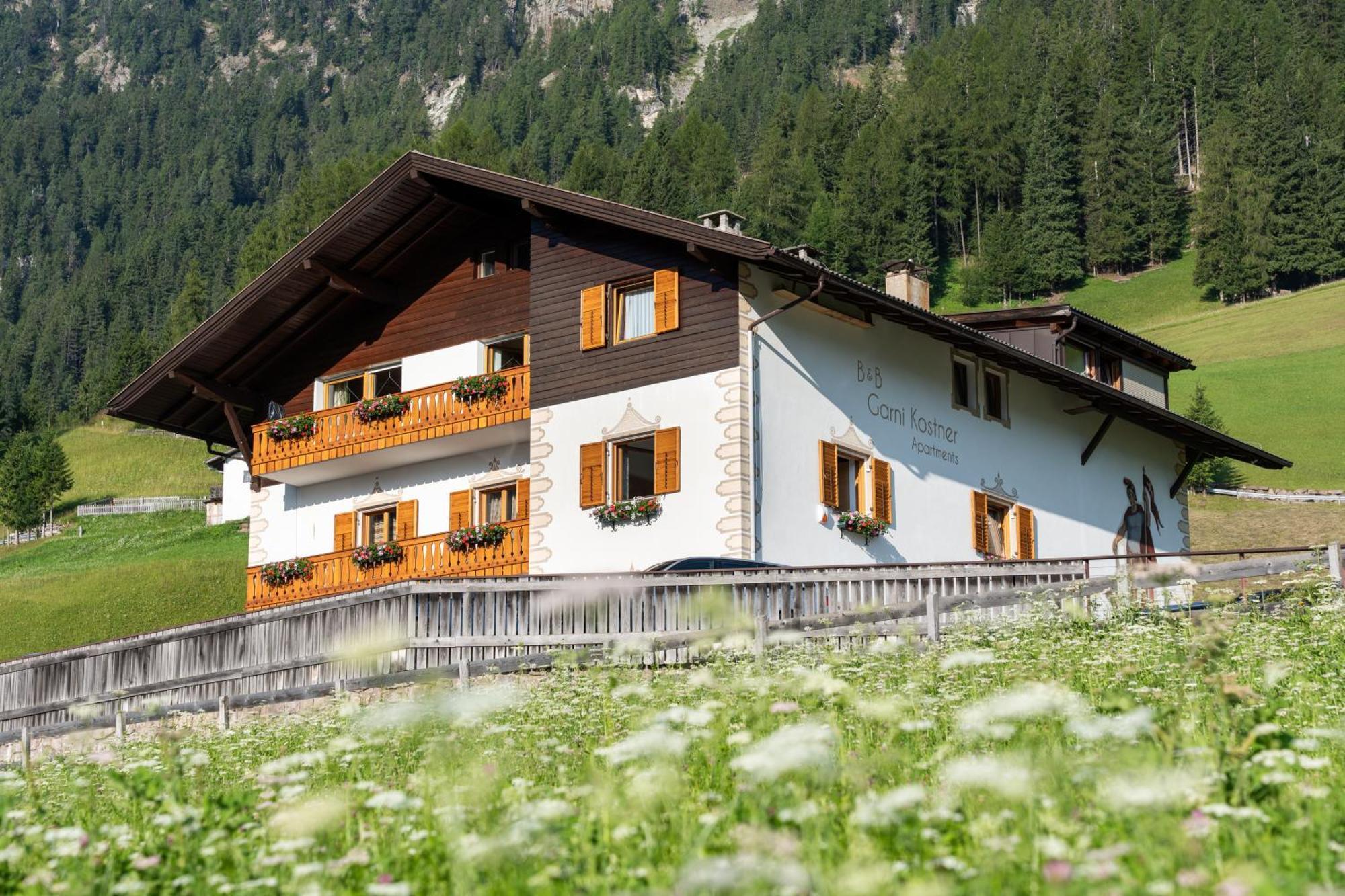 Garni Kostner Hotell Ortisei Exteriör bild
