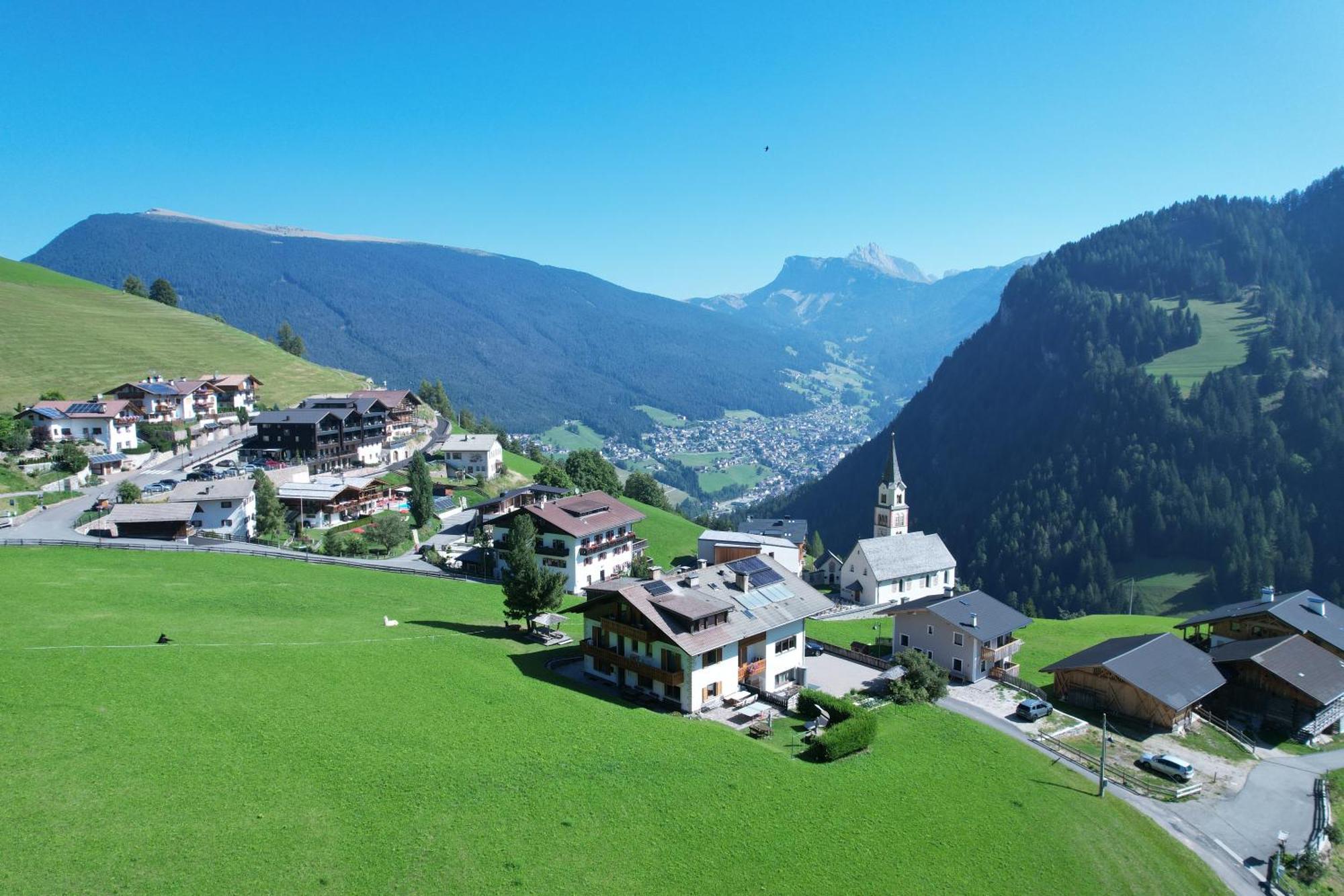 Garni Kostner Hotell Ortisei Exteriör bild