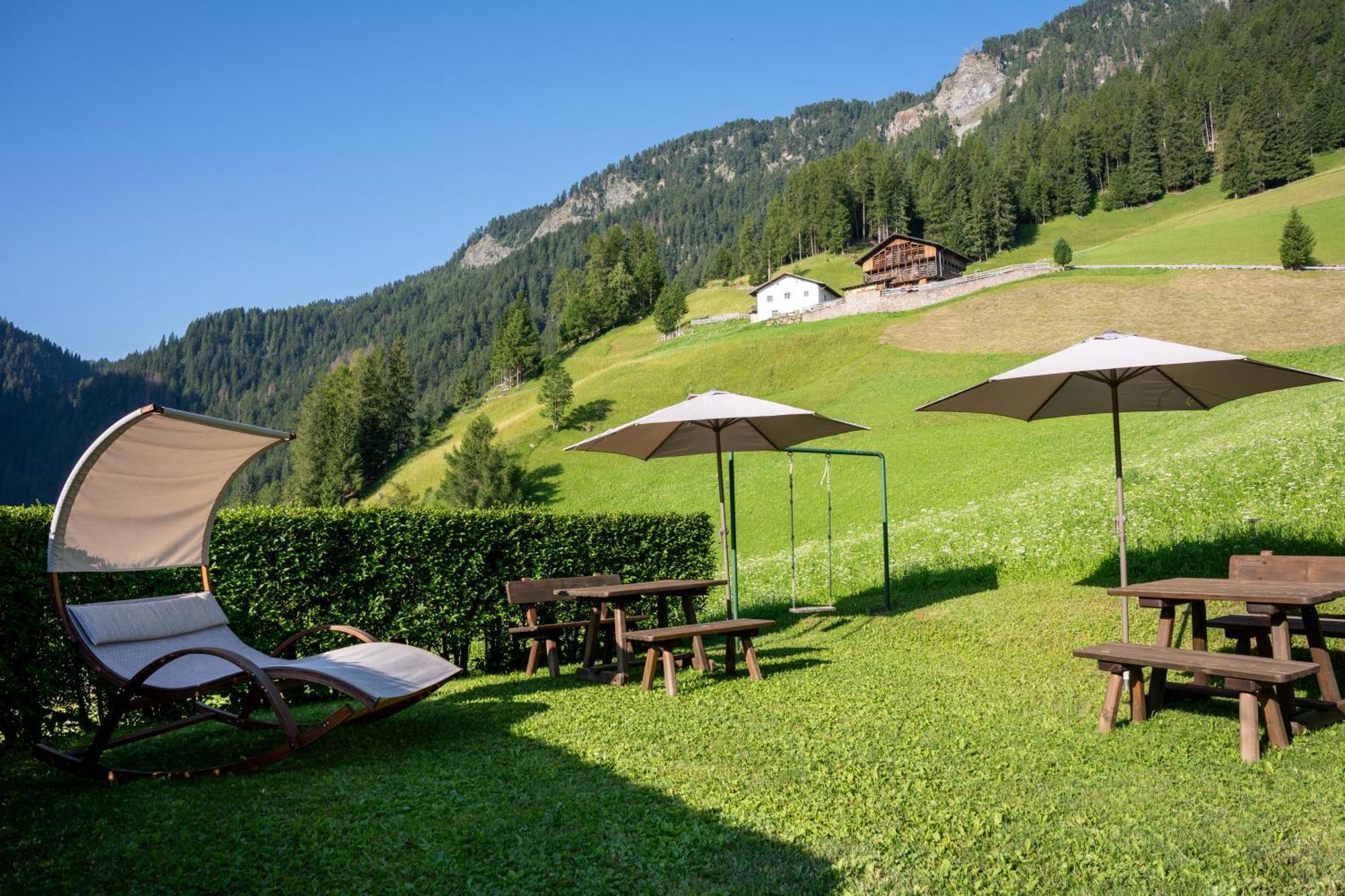 Garni Kostner Hotell Ortisei Exteriör bild