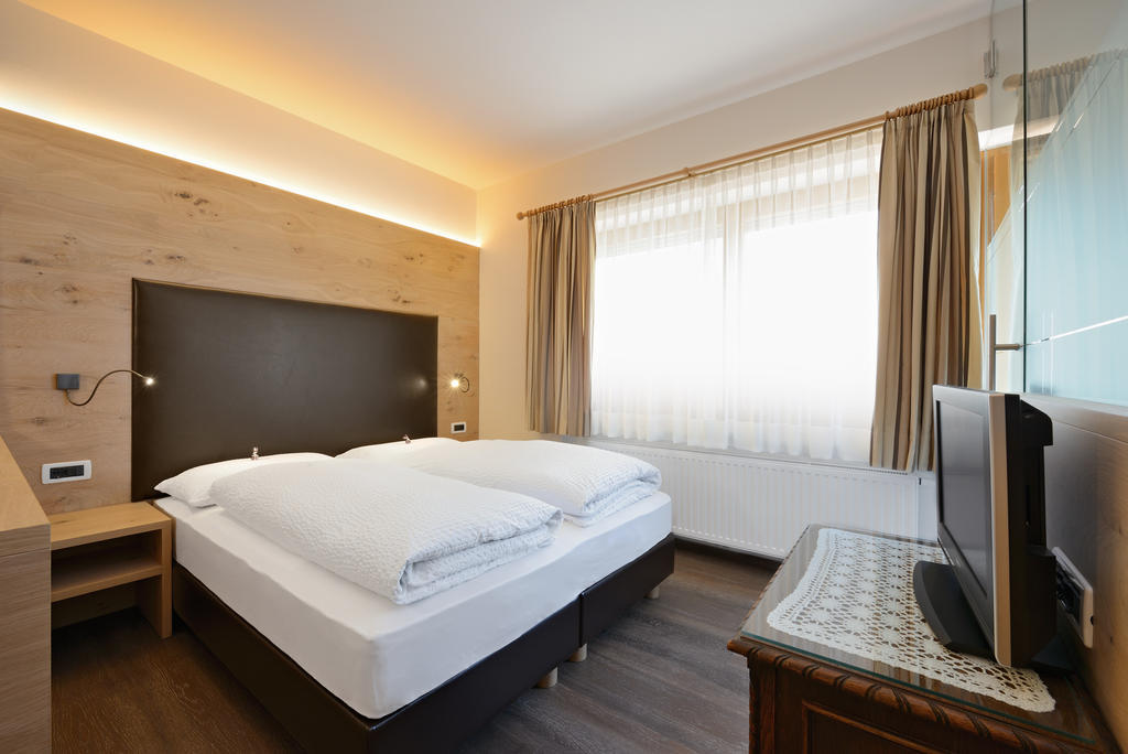 Garni Kostner Hotell Ortisei Exteriör bild