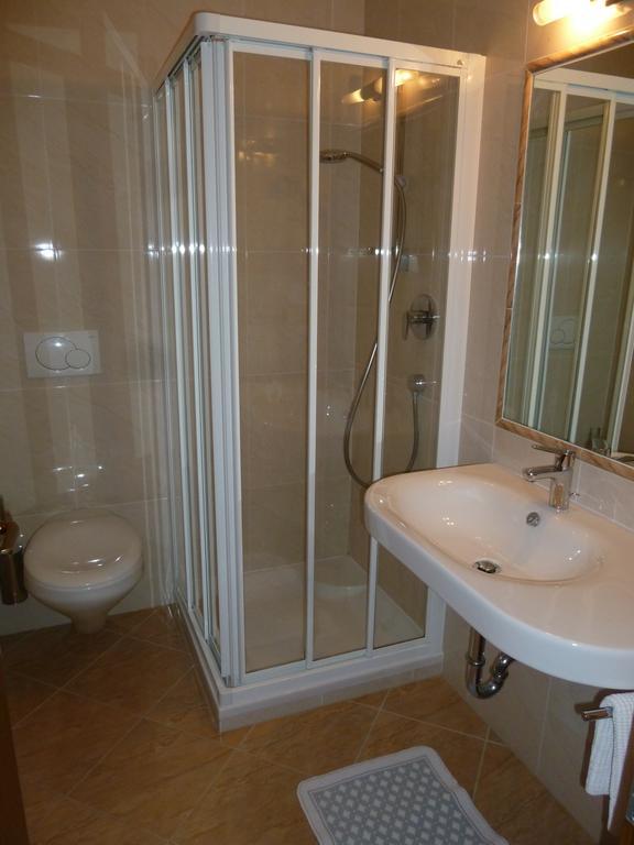 Garni Kostner Hotell Ortisei Rum bild
